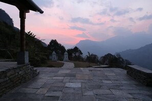 Property grounds - Experience luxury in this stunning villa with views and a private chef (Tanchowk village)