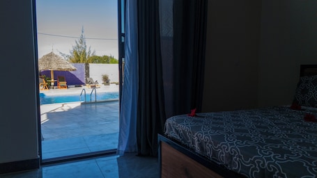 Herbergi með tvíbreiðu rúmi - verönd - útsýni yfir sundlaug | Ókeypis þráðlaus nettenging