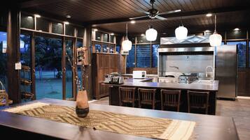 Villa, 5 Bedrooms, Smoking, Private Pool | Interior