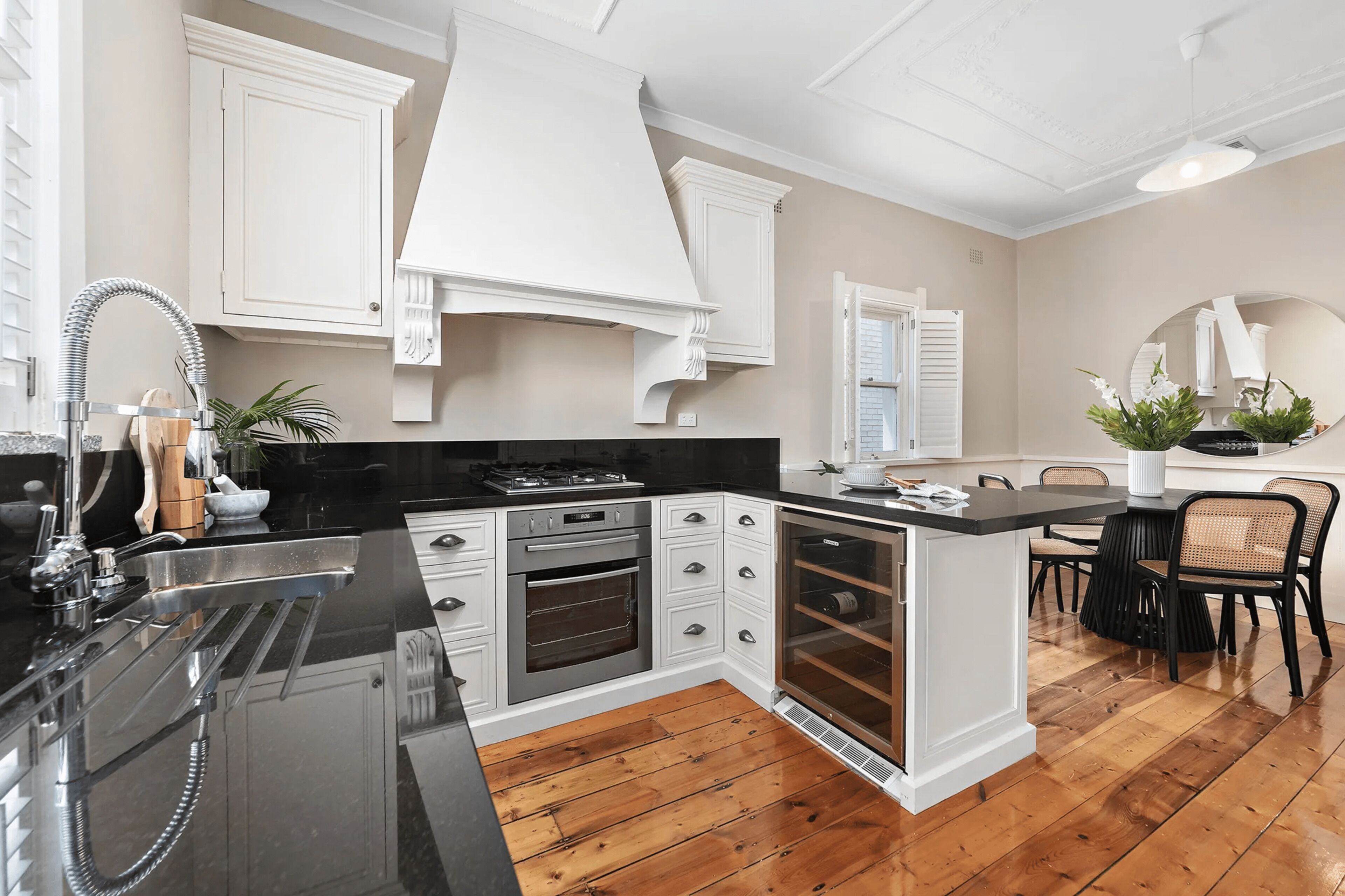 Mikrowelle, Herdplatte, Geschirrspüler