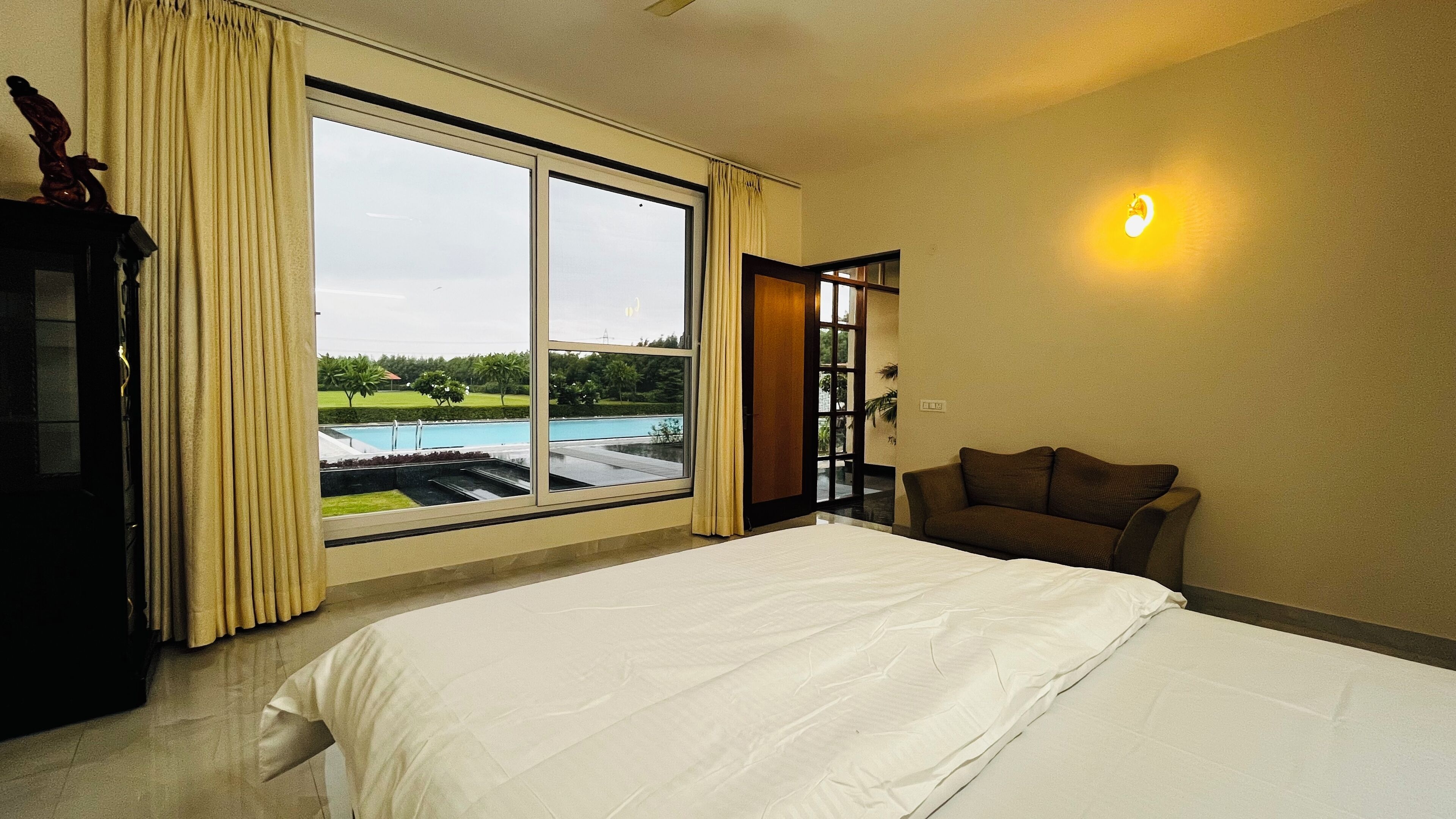 4 bedrooms, WiFi, bed sheets