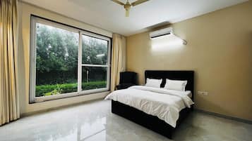 4 bedrooms, WiFi, bed sheets