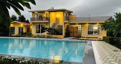 The Kohinoor Farm- A lux retreat with pvt, pool in Manesar, close to Delhi/NCR