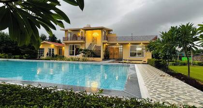 The Kohinoor Farm- A lux retreat with pvt, pool in Manesar, close to Delhi/NCR