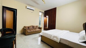 4 bedrooms, WiFi, bed sheets