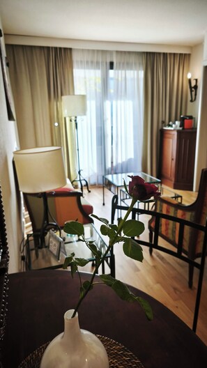 26-inch Smart TV with satellite channels - STRAVINSKY Apartments Avignon (Avignon)