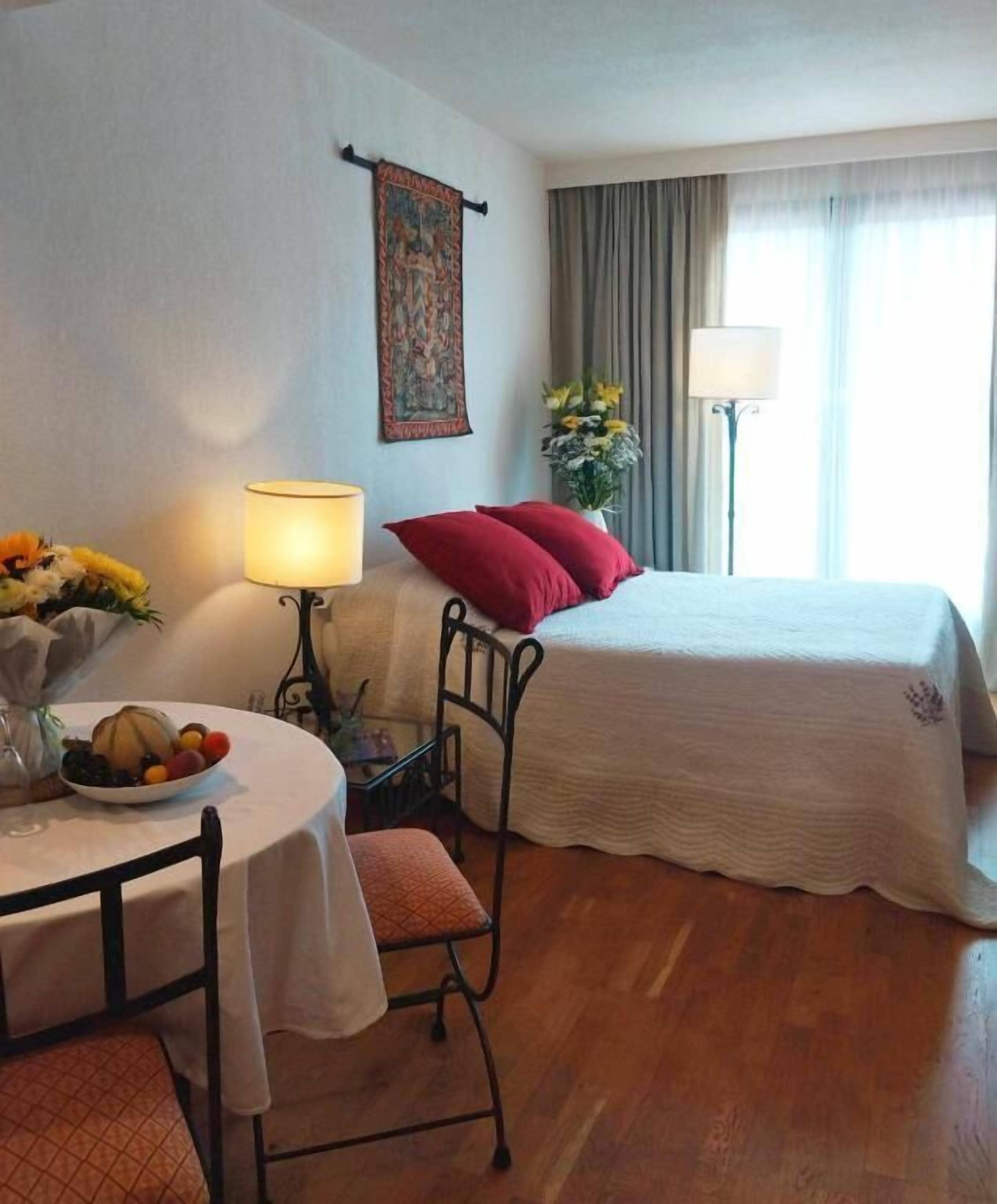 Appartement avec Balcon Sud | Minibar con artículos gratuitos, caja fuerte, mobiliario individual