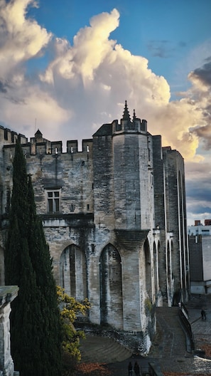 الإطلالة من المنشأة