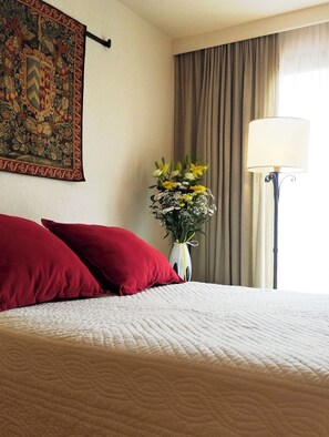 Ilmaiset minibaarituotteet, tallelokero huoneessa