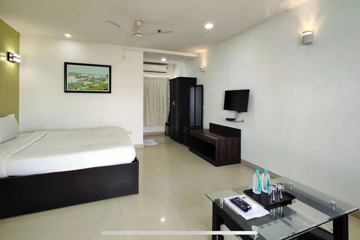 Schreibtisch, laptopgeeigneter Arbeitsplatz, kostenloses WLAN