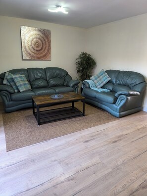 House, 3 Bedrooms, Patio | Living room