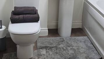 House, 3 Bedrooms, Patio | Bathroom