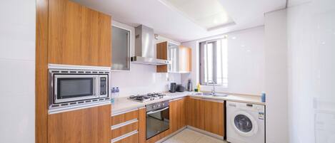 Apartment, 3 Bedrooms, Kitchen, City View | Private kitchenette