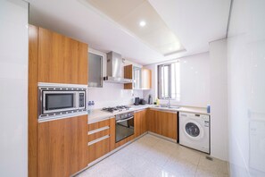 Apartment, 3 Bedrooms, Kitchen, City View | Private kitchenette - Tyms Morden 3BR 2BA APT Bella Vita (Shanghai)