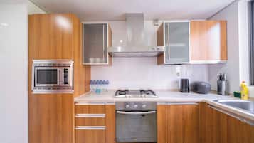 Apartment, 3 Bedrooms, Kitchen, City View | Private kitchenette