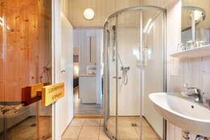 Suihku, hiustenkuivaaja, pyyhkeet