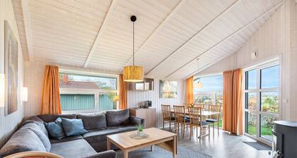 Holiday Home 'Skipper-Lodge Ost' with Sea View, Shared Terrace and Wi-Fi