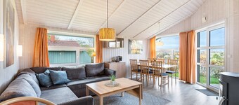 Holiday Home 'Skipper-Lodge Ost' with Sea View, Shared Terrace and Wi-Fi