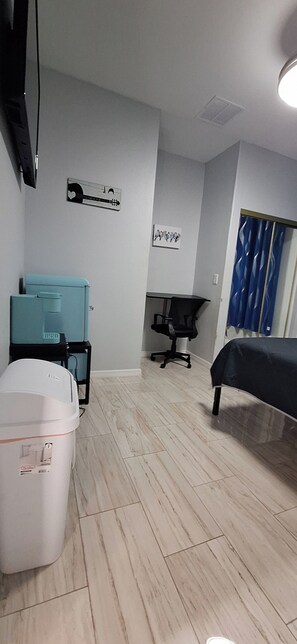 Dormitorio compartido, 1 habitación | Área de sala de estar