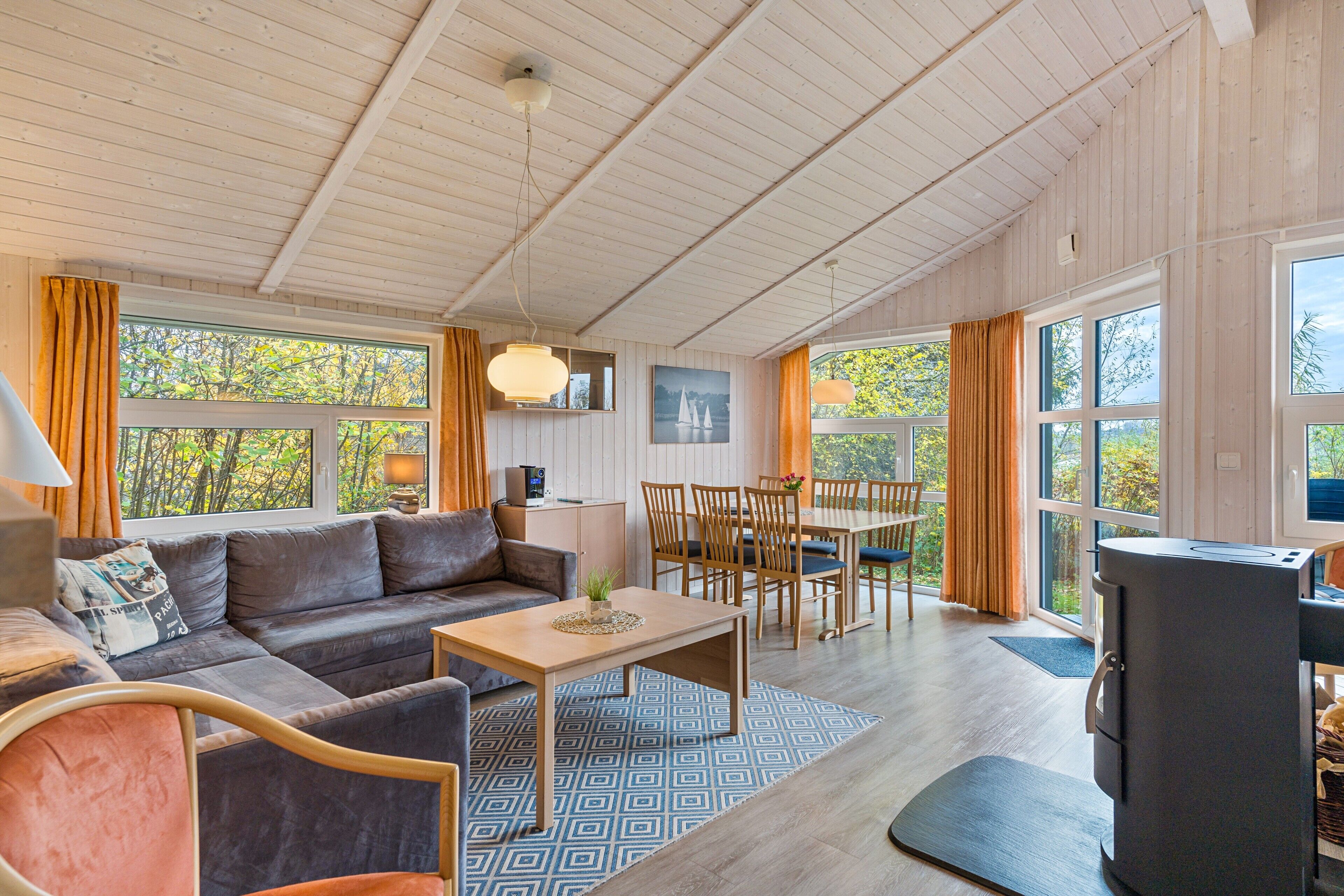 Fernseher, Kamin, DVD-Player, Stereoanlage