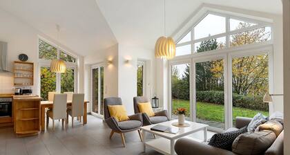Holiday Home 'Badeuferhaus' with Sea View, Private Terrace and Wi-Fi