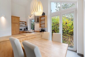 Kylskåp, mikrovågsugn, ugn och spishäll