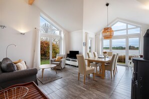 TV, peis, DVD-spiller og stereoanlegg