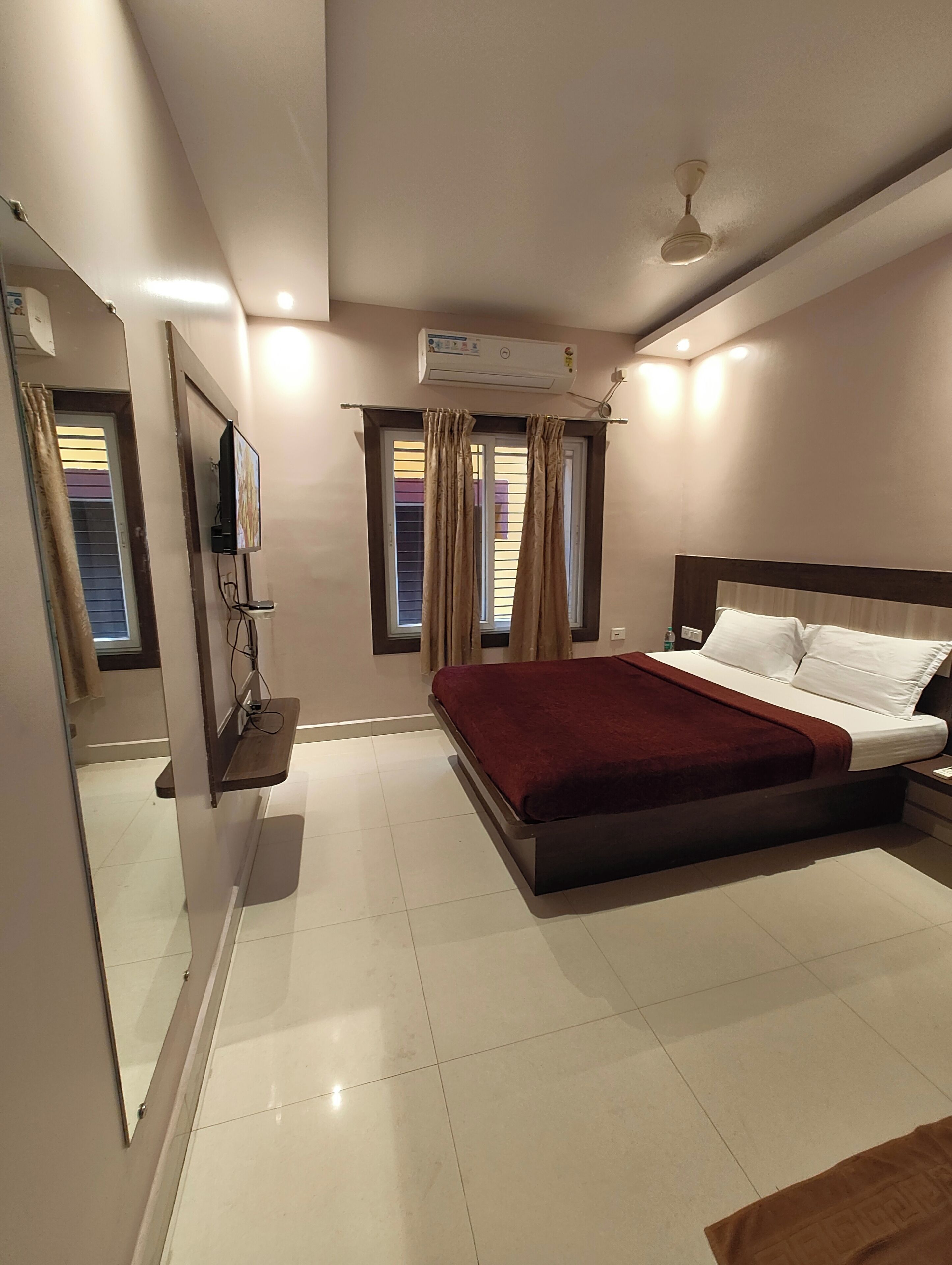 Habitació doble superior, diversos llits, aire condicionat | Roba de llit hipoal·lergògena, escriptori i wifi gratuïta 