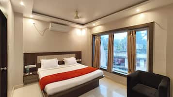 Ropa de cama hipoalergénica, escritorio y wifi gratis