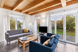 Fernseher, Kamin, DVD-Player, Stereoanlage