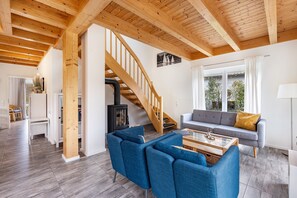 Fernseher, Kamin, DVD-Player, Stereoanlage