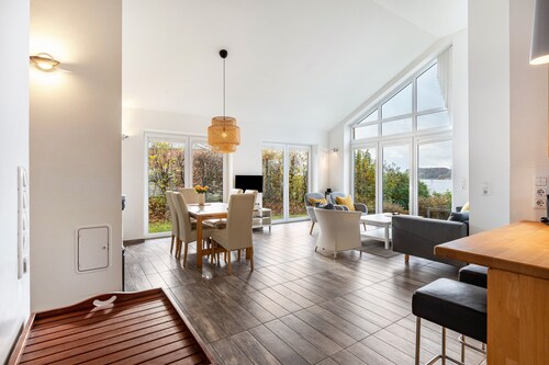 Holiday Home 'Schilfuferhaus' with Sea View, Private Terrace and Wi-Fi