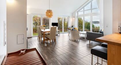 Holiday Home 'Schilfuferhaus' with Sea View, Private Terrace and Wi-Fi