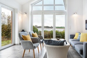 TV, peis, DVD-spiller og stereoanlegg