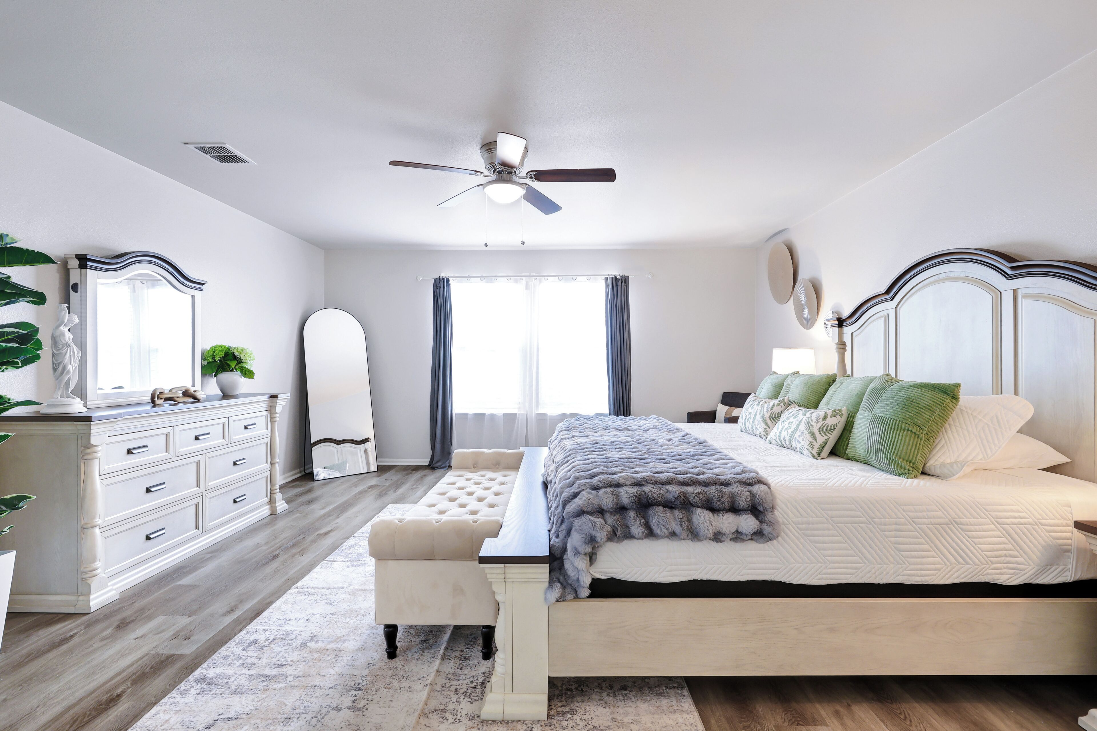 5 habitaciones, escritorio, tabla de planchar con plancha y wifi gratis 