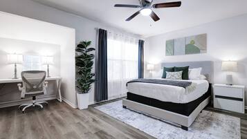 5 slaapkamers, een bureau, een strijkplank/strijkijzer, gratis wifi