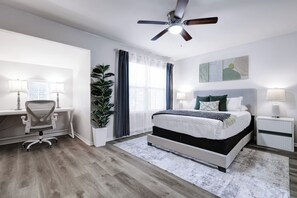 5 slaapkamers, een bureau, een strijkplank/strijkijzer, gratis wifi