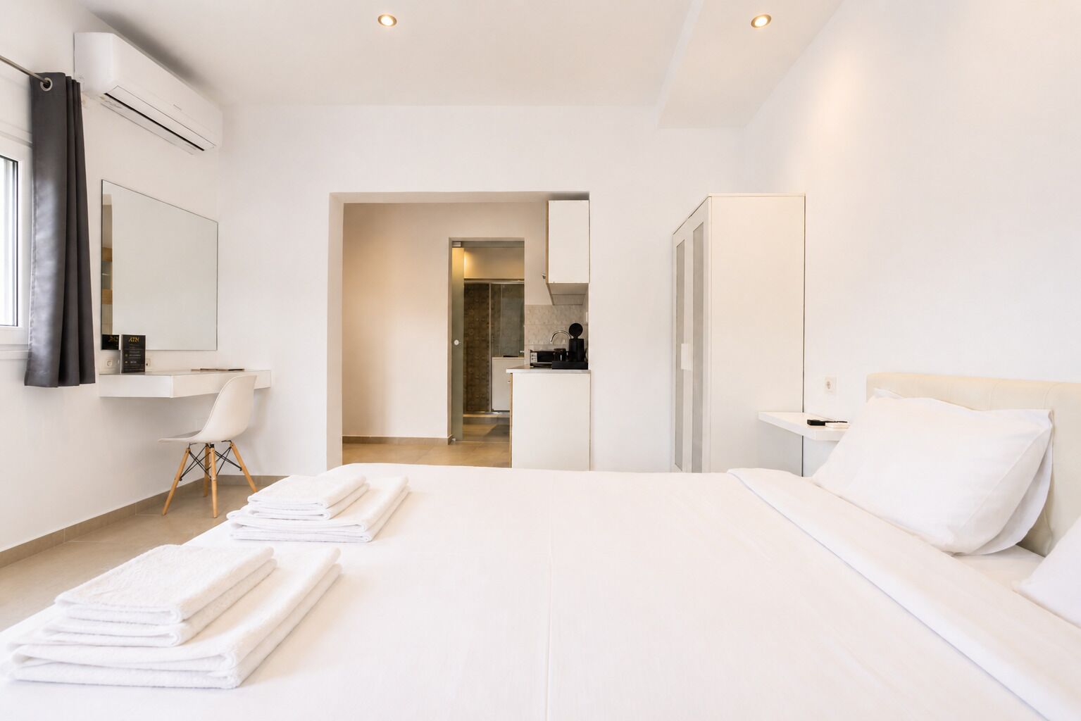 Deluxe studio, 1 queensize bed met slaapbank, uitzicht op tuin | Een bureau, gratis wifi, beddengoed