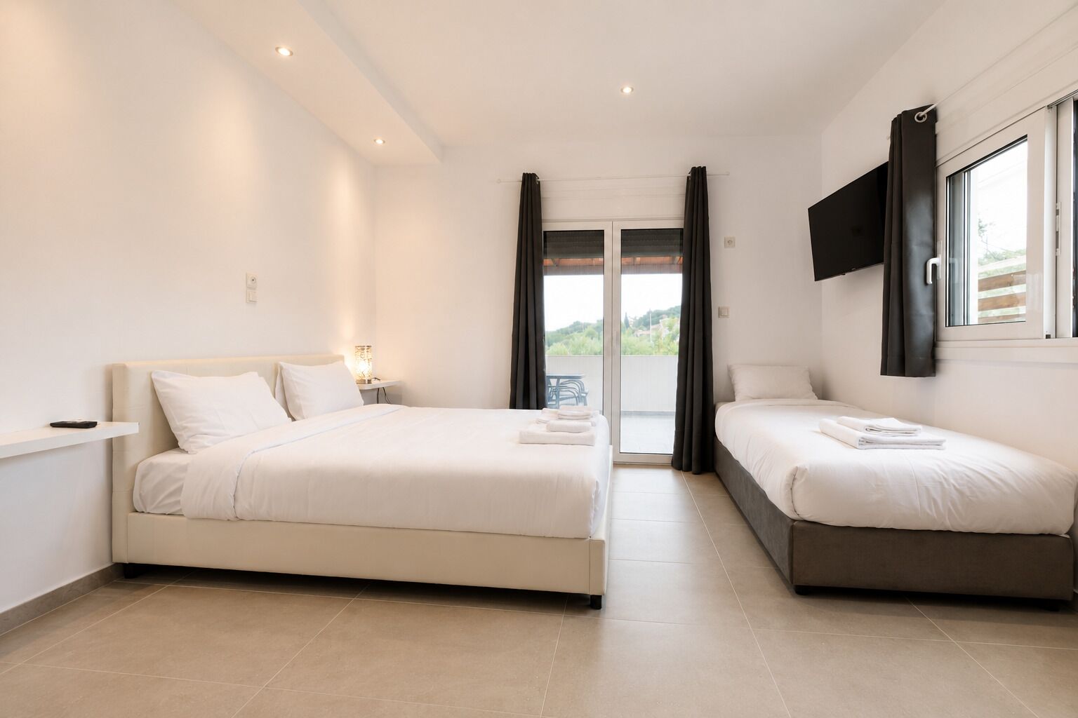 Deluxe Studio, 1 Queen Bed with Sofa bed, Garden View