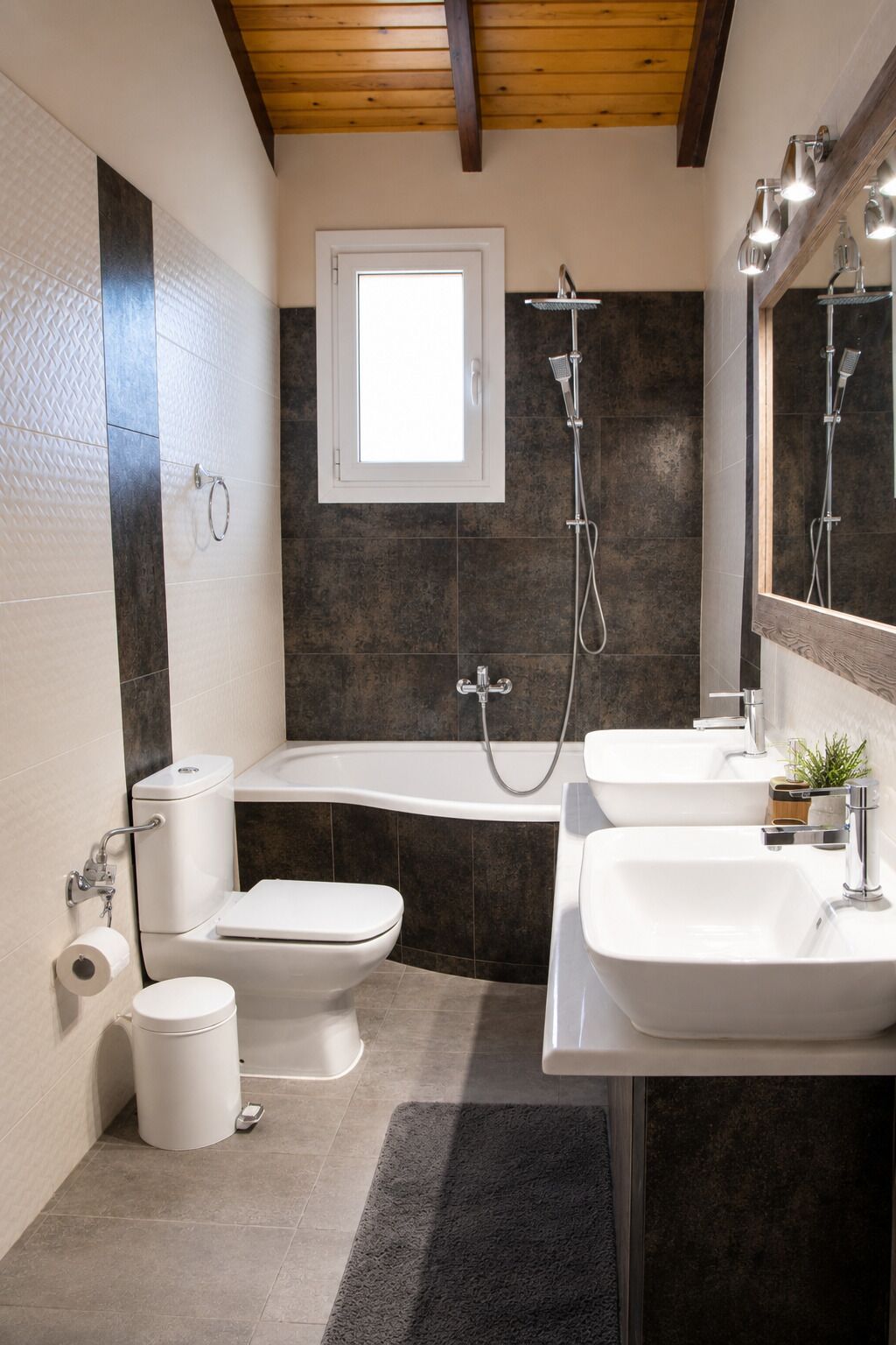 Luxury Suite, Ocean View | Bathroom | Hair dryer, towels, soap, shampoo