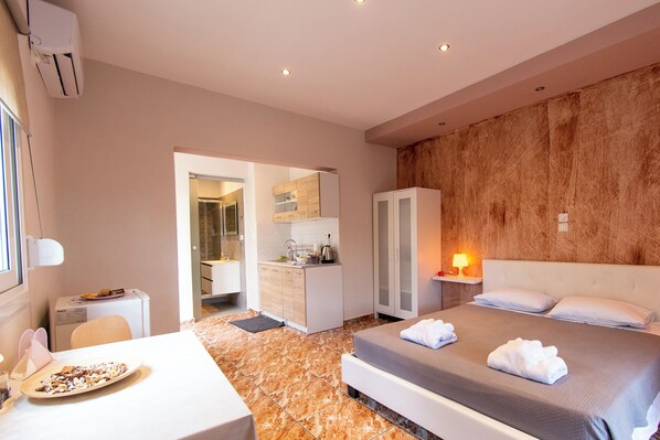 Luxury Double Room, Balcony, Garden View