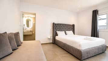 Deluxe Studio, 1 Queen Bed with Sofa bed | Desk, free WiFi, bed sheets
