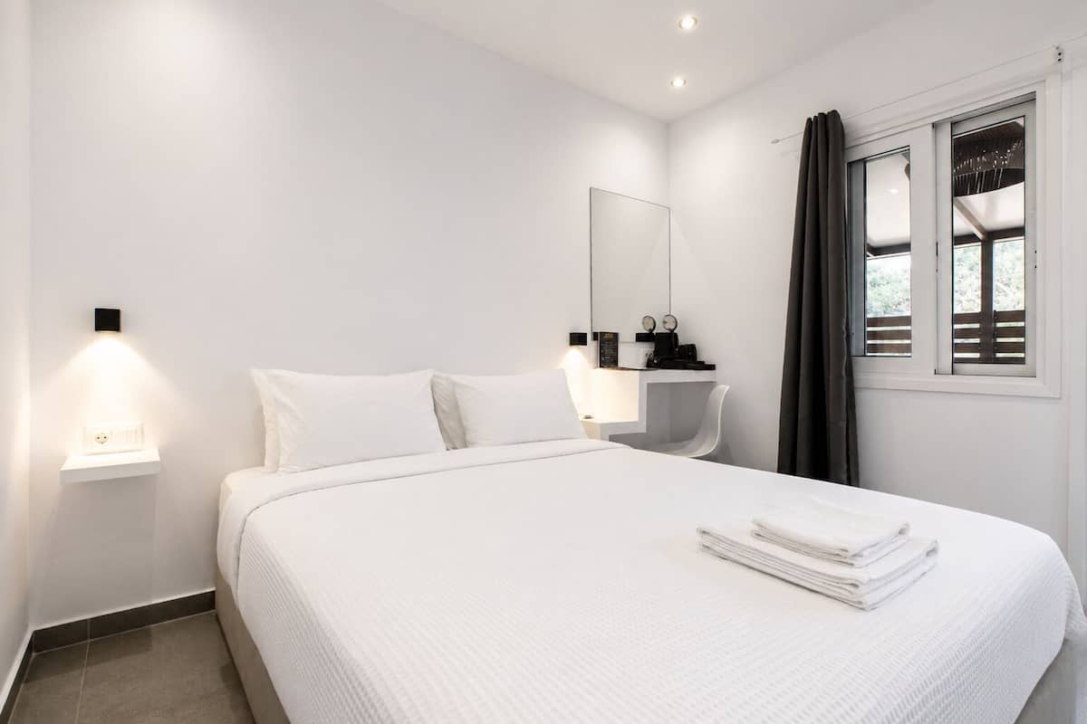 Desk, free WiFi, bed sheets