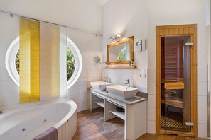 Dusche, Haartrockner, HandtĂŒcher