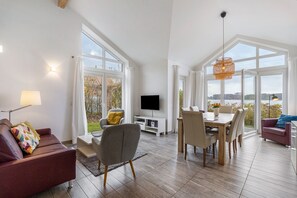 Fernseher, Kamin, DVD-Player, Stereoanlage