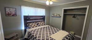 3 makuuhuonetta, silitysrauta/-lauta, Wi-Fi, vuodevaatteet