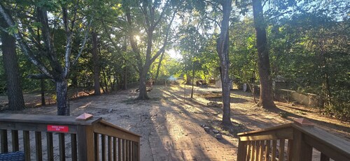 “Charming & Cozy Home - 3 Min to VA + Downtown”