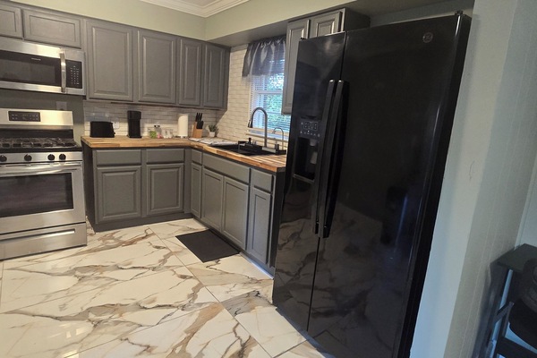 Microondas, horno, placa de cocina