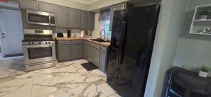 Mikroaaltouuni, uuni, liesi