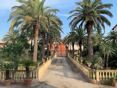 Property grounds. Villa Russo - Historic home